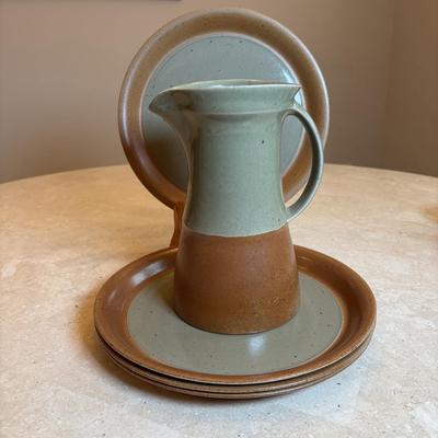 LOT 94: Vintage Sial Pottery Collection