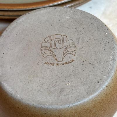 LOT 94: Vintage Sial Pottery Collection