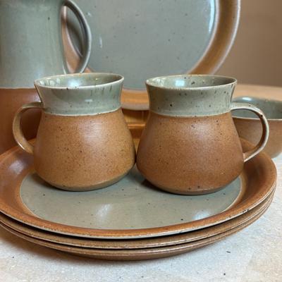 LOT 94: Vintage Sial Pottery Collection