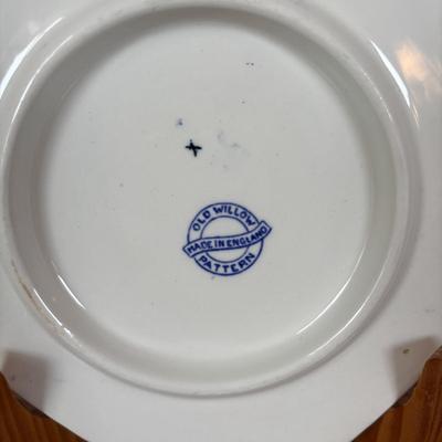 LOT 100: Vintage Old Willow Plate, England, 2-Hand Painted Lusterware Plates, Toyo Hand Painted Dresser Box &Bowl, Porcelain Trinket...