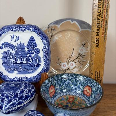 LOT 100: Vintage Old Willow Plate, England, 2-Hand Painted Lusterware Plates, Toyo Hand Painted Dresser Box &Bowl, Porcelain Trinket...