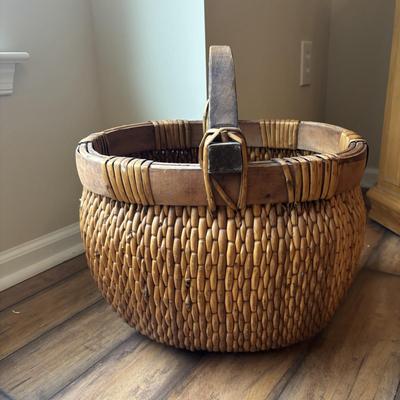 LOT 103: Home Decor Woven Gathering Basket and Candles
