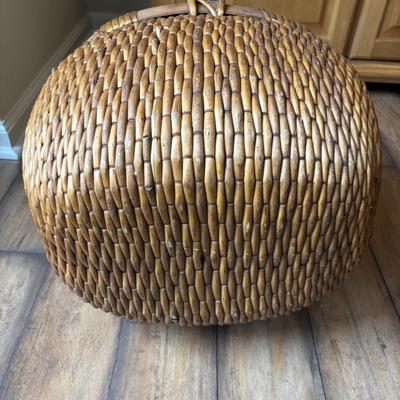 LOT 103: Home Decor Woven Gathering Basket and Candles