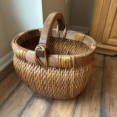 LOT 103: Home Decor Woven Gathering Basket and Candles