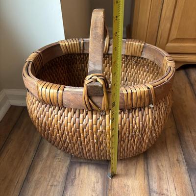 LOT 103: Home Decor Woven Gathering Basket and Candles