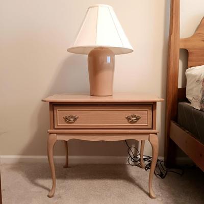 LOT 115: S. Bent & Bros. Rocking Chair, Side Table & Pottery Lamp