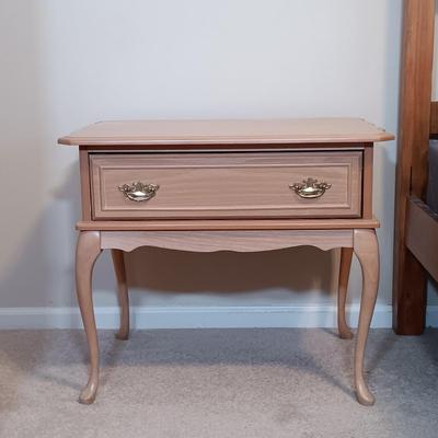 LOT 115: S. Bent & Bros. Rocking Chair, Side Table & Pottery Lamp