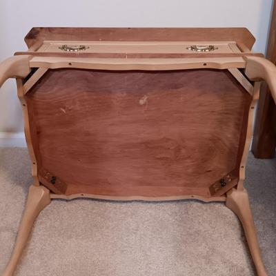 LOT 115: S. Bent & Bros. Rocking Chair, Side Table & Pottery Lamp