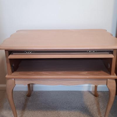 LOT 115: S. Bent & Bros. Rocking Chair, Side Table & Pottery Lamp