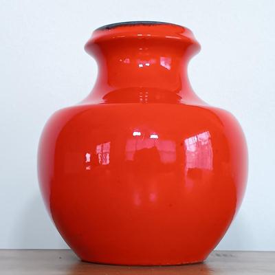 LOT 117: Spextrum Tissue UP Girl, Marilyn Monroe Book, Bright Red Pottery Vase & Vintage Royal Gallery Crystal Bowl