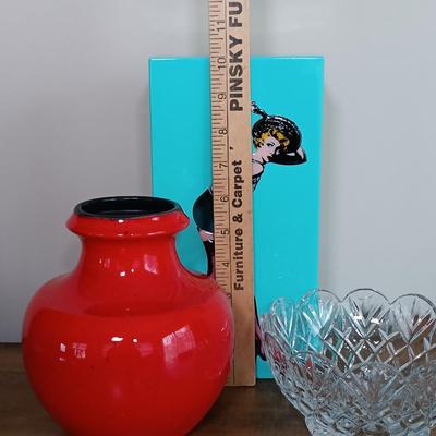 LOT 117: Spextrum Tissue UP Girl, Marilyn Monroe Book, Bright Red Pottery Vase & Vintage Royal Gallery Crystal Bowl