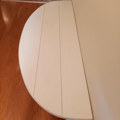 LOT 124: White Console Table with Baskets and Plant Holders