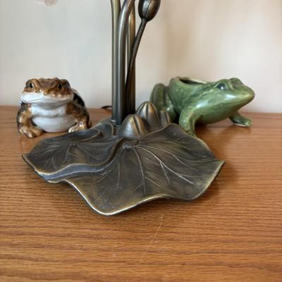 LOT 134: Accent Lamp w/Bronze Lily Pad Base & Frosted Glass Shades along with a Frog Figure & Planter