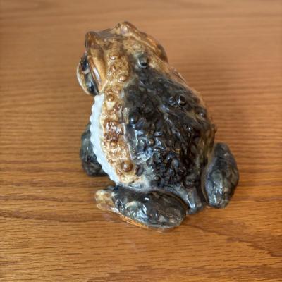 LOT 134: Accent Lamp w/Bronze Lily Pad Base & Frosted Glass Shades along with a Frog Figure & Planter