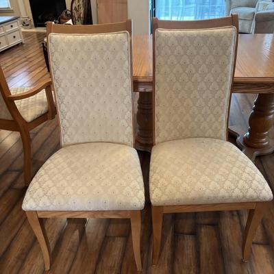 LOT 135: Dining Set with 6 Chairs & 2 Extensions