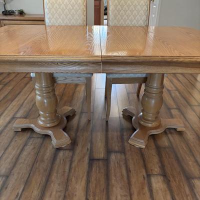 LOT 135: Dining Set with 6 Chairs & 2 Extensions