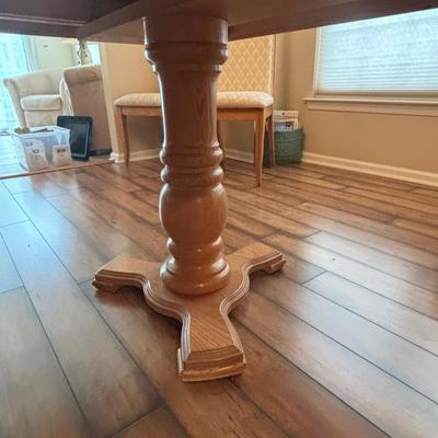 LOT 135: Dining Set with 6 Chairs & 2 Extensions