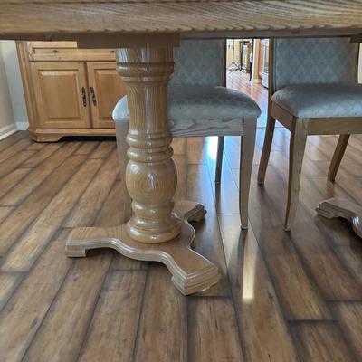 LOT 135: Dining Set with 6 Chairs & 2 Extensions