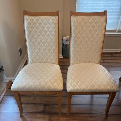 LOT 135: Dining Set with 6 Chairs & 2 Extensions