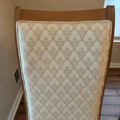 LOT 135: Dining Set with 6 Chairs & 2 Extensions