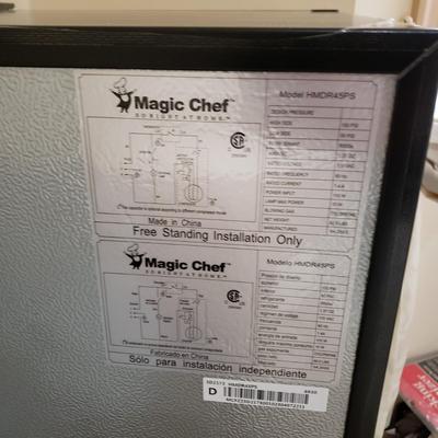 LOT 2M: Magic Chef 2 Door Mini Refrigerator