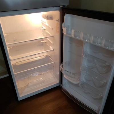 LOT 2M: Magic Chef 2 Door Mini Refrigerator