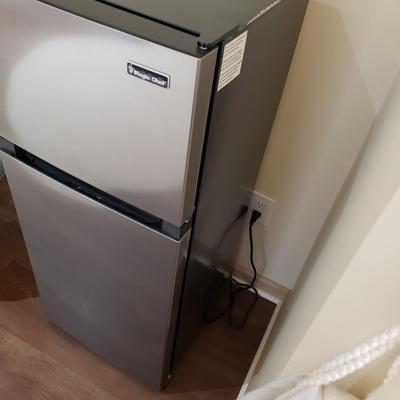 LOT 2M: Magic Chef 2 Door Mini Refrigerator