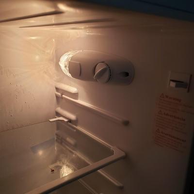 LOT 2M: Magic Chef 2 Door Mini Refrigerator