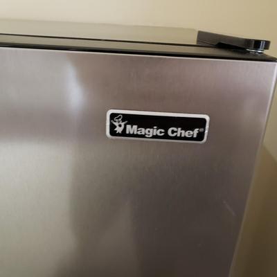LOT 2M: Magic Chef 2 Door Mini Refrigerator