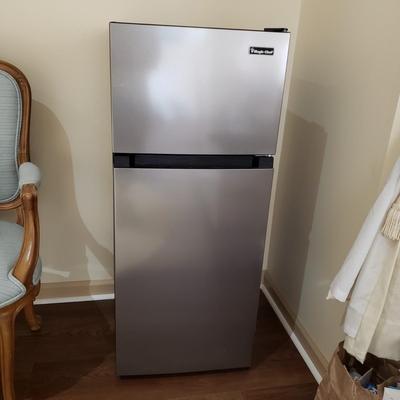 LOT 2M: Magic Chef 2 Door Mini Refrigerator