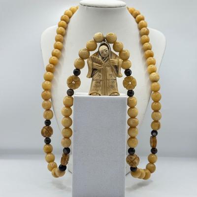LOT 44J: Japanese Netsuke on Long Prayer Bead Necklace - Laughing / Angry Buddha Toggle Face