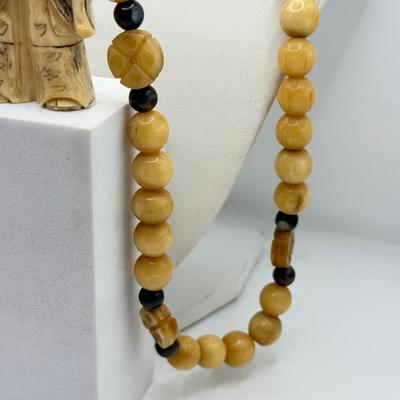 LOT 44J: Japanese Netsuke on Long Prayer Bead Necklace - Laughing / Angry Buddha Toggle Face