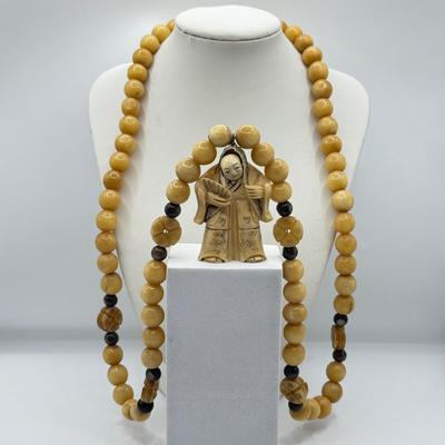 LOT 44J: Japanese Netsuke on Long Prayer Bead Necklace - Laughing / Angry Buddha Toggle Face