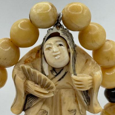 LOT 44J: Japanese Netsuke on Long Prayer Bead Necklace - Laughing / Angry Buddha Toggle Face