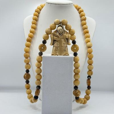 LOT 44J: Japanese Netsuke on Long Prayer Bead Necklace - Laughing / Angry Buddha Toggle Face