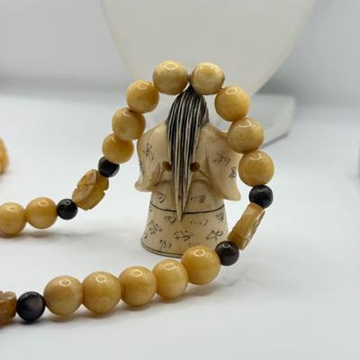 LOT 44J: Japanese Netsuke on Long Prayer Bead Necklace - Laughing / Angry Buddha Toggle Face