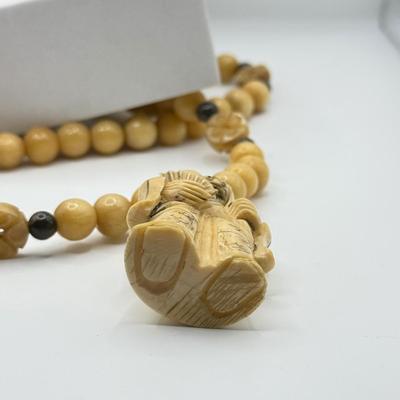 LOT 44J: Japanese Netsuke on Long Prayer Bead Necklace - Laughing / Angry Buddha Toggle Face