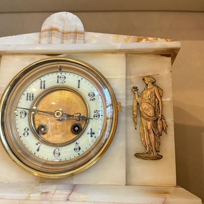 LOT 50F: Antique French Marble/Onyx Mantle Clock w/ Brass Details (10")