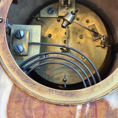 LOT 50F: Antique French Marble/Onyx Mantle Clock w/ Brass Details (10")