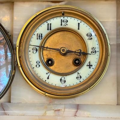 LOT 50F: Antique French Marble/Onyx Mantle Clock w/ Brass Details (10")