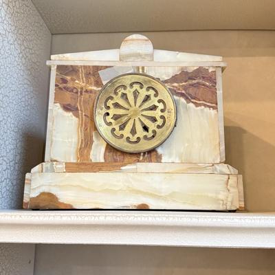 LOT 50F: Antique French Marble/Onyx Mantle Clock w/ Brass Details (10")