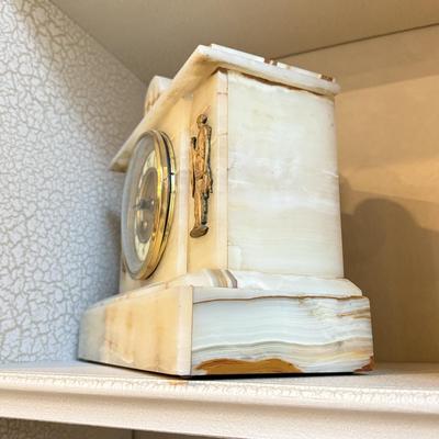 LOT 50F: Antique French Marble/Onyx Mantle Clock w/ Brass Details (10")