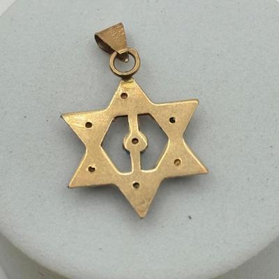 LOT 55J: 14kt Gold Star of David Pendant (1.39g)