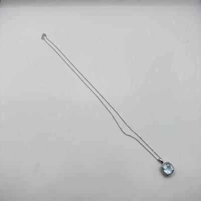 LOT 57J: 14kt White Gold Blue Stone Pendant on 14kt White Gold Chain (2.7g)