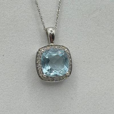 LOT 57J: 14kt White Gold Blue Stone Pendant on 14kt White Gold Chain (2.7g)