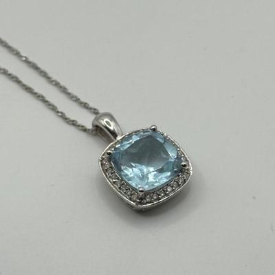 LOT 57J: 14kt White Gold Blue Stone Pendant on 14kt White Gold Chain (2.7g)