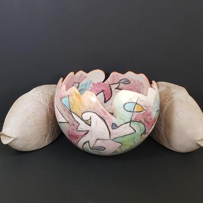 LOT 63MB: Ceramic Abstract Art Signed Harris Cies & Pair of Hand Carved Wooden Fish Statues