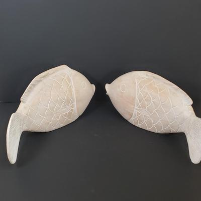 LOT 63MB: Ceramic Abstract Art Signed Harris Cies & Pair of Hand Carved Wooden Fish Statues