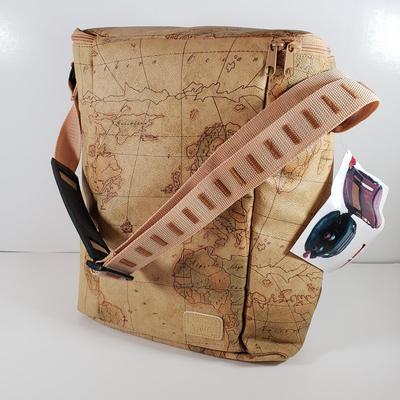 LOT 79MB: Pair of Murano Glass Wine Stoppers & World Style Map Insulated Picnic/Wine Bag(New)