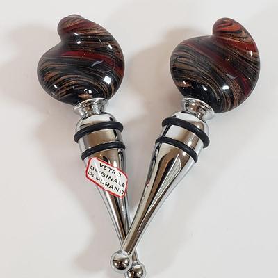 LOT 79MB: Pair of Murano Glass Wine Stoppers & World Style Map Insulated Picnic/Wine Bag(New)